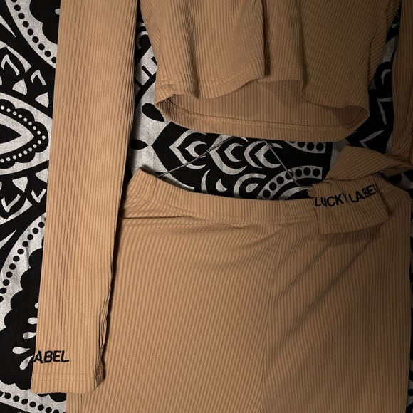 Set - Picture 3 of 6